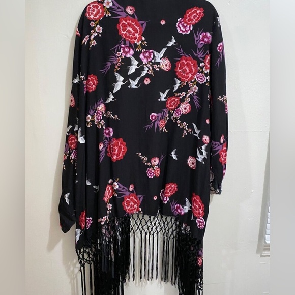 TORRID Black Floral Friged Open Front Kimono Size
1X - Picture 4 of 5